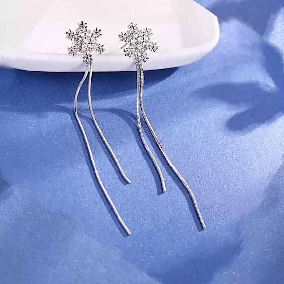 “Winter Wonderland” Snowflake Diamond Drop Earring - Picture 3 of 9